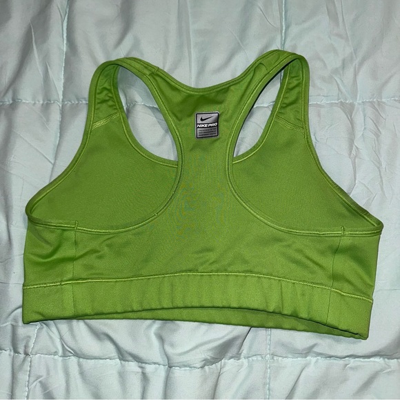 EUC Women’s Nike Sports Bra Size Medium - Picture 2 of 2